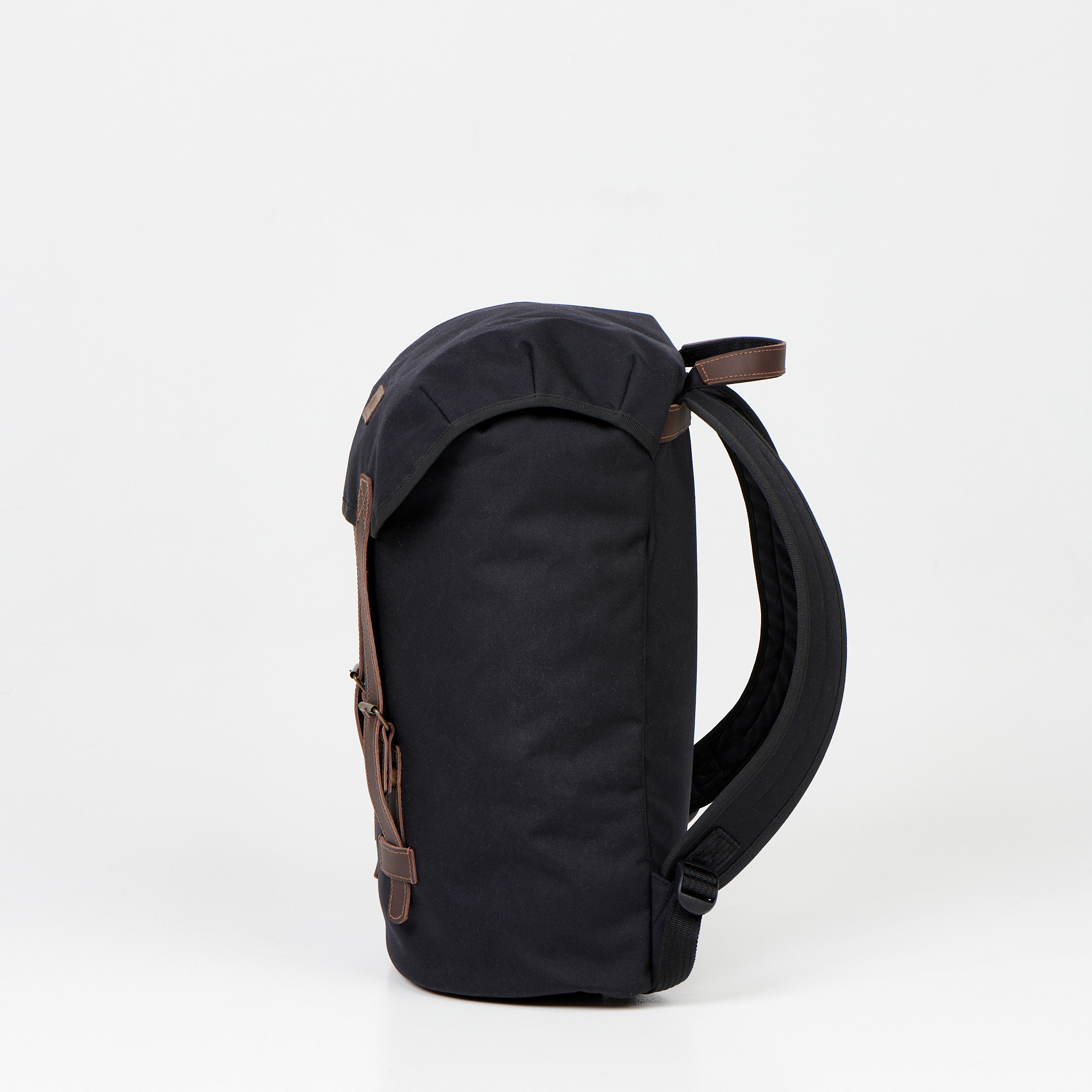 Päiväreppu Cafe, 18L, musta, käsintehty - Noel 2 noel-cafe-reppu-musta-01