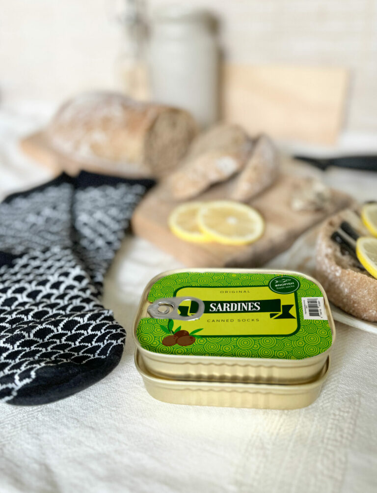 Sardiinisukat purkissa - SEIK 4 seik-sardiinisukat-purkissa-unisex-03